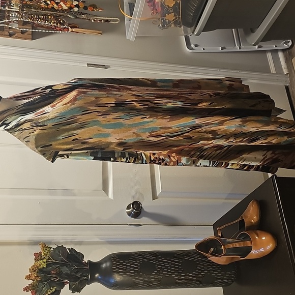 Multicolor Abstract Patterned Shawl - Picture 2 of 13